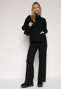 Born2be - Czarny Sweterkowy Komplet Sweter z Półgolfem i Szerokie Spodnie Alatusa. Kolor: czarny. Materiał: jeans #1