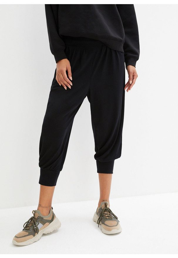 bonprix - Spodnie haremki do relaksu, dł. 3/4. Kolor: czarny. Materiał: jersey. Styl: sportowy