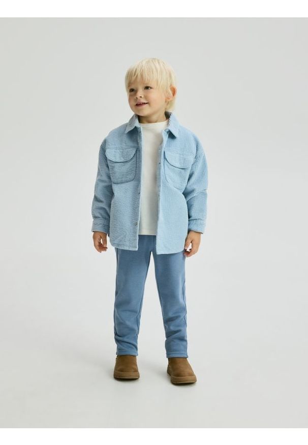 Reserved - Spodnie z ociepleniem - granatowy. Kolor: niebieski. Materiał: dzianina, bawełna