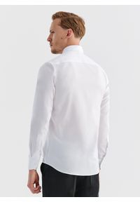 Pako Lorente - Elegancka biała koszula męska P000B-1X-577-B-S. Typ kołnierza: kołnierzyk klasyczny. Kolor: biały. Materiał: bawełna. Długość rękawa: długi rękaw. Długość: długie. Wzór: gładki. Styl: elegancki #5