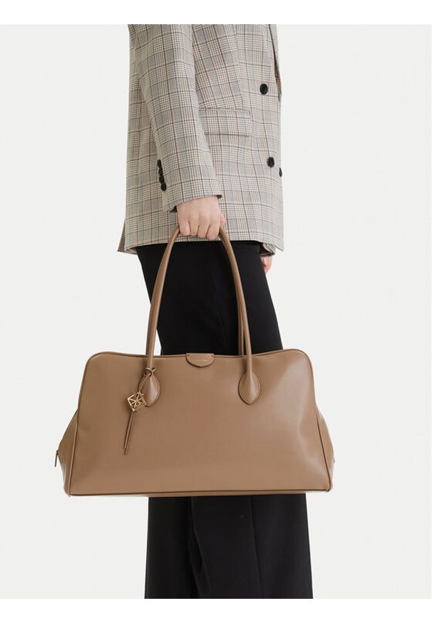 Calvin Klein Torebka Emblem Trio Large Work Bag LV04F3368G Beżowy. Kolor: beżowy. Materiał: skórzane