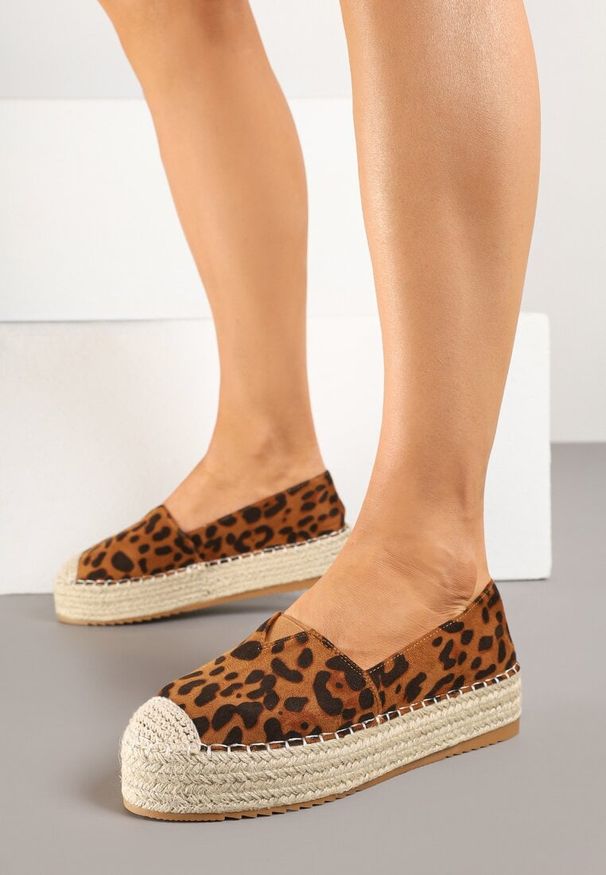 Renee - Panterkowe Espadryle z Imitacji Zamszu na Platformie z Jutowej Plecionki Mirrona. Materiał: zamsz. Obcas: na platformie