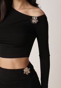 Born2be - Czarny Marszczony Komplet z Kwiatowymi Aplikacjami Bluzka i Spódnica Bervisse. Kolor: czarny. Wzór: aplikacja, kwiaty #2