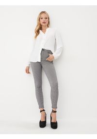 Mohito - Woskowane spodnie skinny - Kremowy. Kolor: kremowy #2