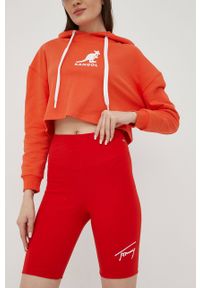 Tommy Jeans szorty damskie kolor czerwony z aplikacją high waist. Stan: podwyższony. Kolor: czerwony. Materiał: poliester. Wzór: aplikacja