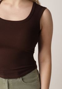 Born2be - Brązowy Dopasowany Top Bez Rękawów z Wiskozy z Kwadratowym Dekoltem Madu. Okazja: na spacer. Typ kołnierza: dekolt kwadratowy. Kolor: brązowy. Materiał: wiskoza. Długość rękawa: bez rękawów. Sezon: lato. Styl: elegancki, klasyczny #7