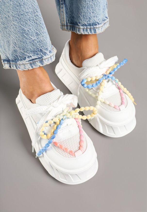 Born2be - Białe Sneakersy na Grubej Podeszwie z Ozdobnymi Sznurówkami Ardisse. Okazja: na co dzień, na imprezę. Kolor: biały. Materiał: jeans. Wzór: aplikacja