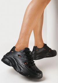 Born2be - Czarne Gumowe Sneakersy ze Sznurowaniem i Ozdobnymi Wycięciami Kijafa. Kolor: czarny. Materiał: guma #5