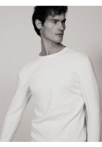 Reserved - Longsleeve super slim fit - biały. Kolor: biały. Materiał: włókno, bawełna. Długość rękawa: długi rękaw