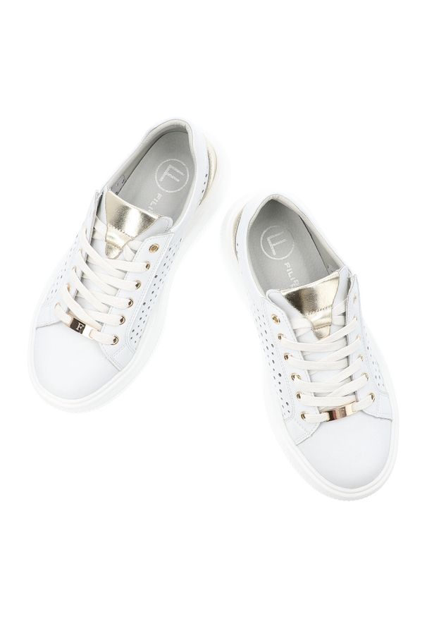 Białe Sneakersy Filippo Modne Obuwie Damskie. Okazja: na co dzień. Zapięcie: sznurówki. Kolor: biały. Materiał: skóra. Szerokość cholewki: normalna. Wzór: ażurowy. Obcas: na platformie. Styl: casual, klasyczny, sportowy