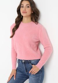 Born2be - Różowy Puchaty Sweter Wełniany Helmintts. Kolor: różowy. Materiał: wełna. Długość rękawa: długi rękaw. Długość: długie #2