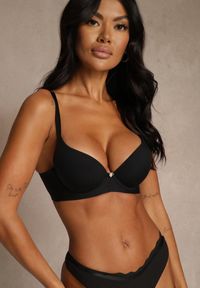 Renee - Czarny Gładki Biustonosz z Efektem Push-up Theisithea. Kolor: czarny. Materiał: jeans. Rodzaj stanika: push-up. Wzór: gładki #1