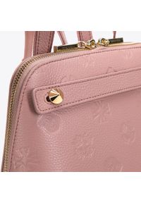 Wittchen - Damski plecak skórzany w monogram trapezowy zgaszony róż. Kolor: różowy. Materiał: skóra. Wzór: aplikacja, paski #3