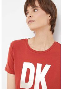 DKNY - Dkny t-shirt damski kolor czerwony. Kolor: czerwony. Materiał: dzianina. Styl: klasyczny #3