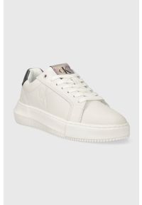 Calvin Klein Jeans sneakersy skórzane CHUNKY CUPSOLE LACEUP LTH WN kolor biały YW0YW01202. Nosek buta: okrągły. Kolor: biały. Materiał: skóra. Obcas: na platformie #3