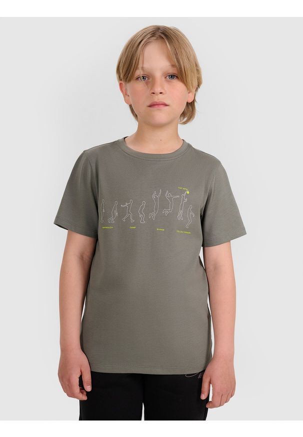 4f - 4F T-shirt regular z nadrukiem chłopięcy - szary 146 (10-11 lat). Okazja: na co dzień. Kolor: szary. Materiał: jersey, materiał, bawełna. Długość rękawa: krótki rękaw. Długość: krótkie. Wzór: nadruk. Sezon: lato. Styl: klasyczny, sportowy, casual