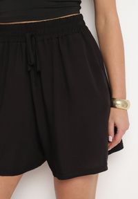 Born2be - Czarne Bawełniane Szorty z Wysokim Stanem i Wiązaniem Zenmio. Okazja: na co dzień. Stan: podwyższony. Kolor: czarny. Materiał: bawełna. Styl: casual, elegancki #3