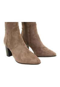 Kozaki damskie taupe stretch Caprice 9-25521-41 355 beżowy. Kolor: beżowy. Materiał: zamsz, materiał. Szerokość cholewki: normalna. Obcas: na obcasie. Styl: elegancki. Wysokość obcasa: średni #4