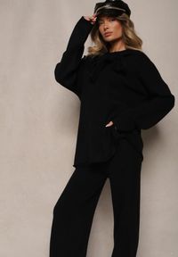 Renee - Czarny Komplet Oversize z Dzianiny Sweter z Wiązaniem i Spodnie o Szerokim Kroju Emmige. Kolor: czarny. Materiał: dzianina