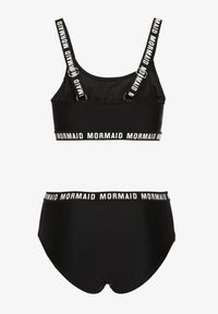 Renee - Czarne Bikini Majtki Typu Figi i Sportowa Góra Ozdobione Napisami Nevoneira. Kolor: czarny. Wzór: aplikacja, napisy