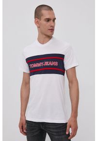 Tommy Jeans - T-shirt bawełniany. Okazja: na co dzień. Kolor: biały. Materiał: bawełna. Wzór: aplikacja. Styl: casual