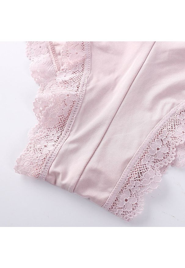 Intica - Majtki z koronką i wycięciem na specjalne okazje Kantha. Kolor: różowy. Materiał: koronka. Wzór: koronka