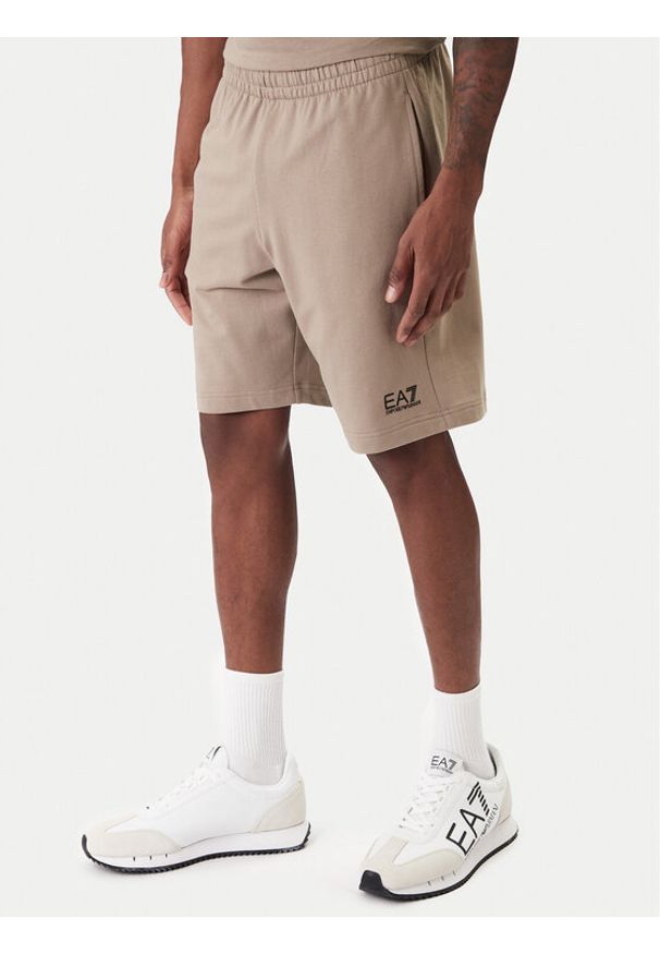EA7 Emporio Armani Szorty sportowe 8NPS65 PJVRZ U6167 Beżowy Regular Fit. Kolor: beżowy. Materiał: bawełna. Styl: sportowy