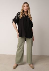 Born2be - Czarna Nietoperzowa Koszula z Wiskozy z Haftem i Podpinanymi Rękawami Jilyla. Okazja: na co dzień, do pracy. Kolor: czarny. Materiał: wiskoza. Długość: długie. Wzór: haft. Styl: casual, elegancki #3