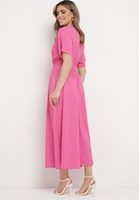 Born2be - Różowa Sukienka Długa o Rozkloszowanym Fasonie z Kopertowym Dekoltem Saliusa. Okazja: na co dzień. Kolor: różowy. Typ sukienki: kopertowe. Styl: casual, elegancki. Długość: maxi #6