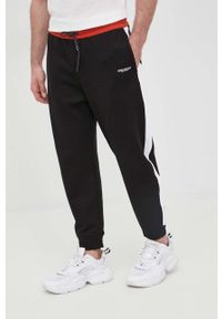 Armani Exchange spodnie dresowe bawełniane męskie kolor czarny z nadrukiem. Kolor: czarny. Materiał: dresówka, bawełna. Wzór: nadruk