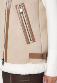 Born2be - Beżowa Kamizelka Bezrękawnik w Stylu Biker z Ekozamszu z Futerkiem Terone. Kolor: beżowy. Materiał: futro. Długość rękawa: bez rękawów. Wzór: aplikacja #5