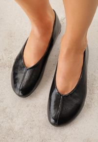 Born2be - Czarne Minimalistyczne Balerinki z Okrągłym Noskiem Katara. Okazja: na co dzień, na spotkanie biznesowe, do pracy. Nosek buta: okrągły. Kolor: czarny. Materiał: jeans. Wzór: gładki. Styl: casual, biznesowy, elegancki #1