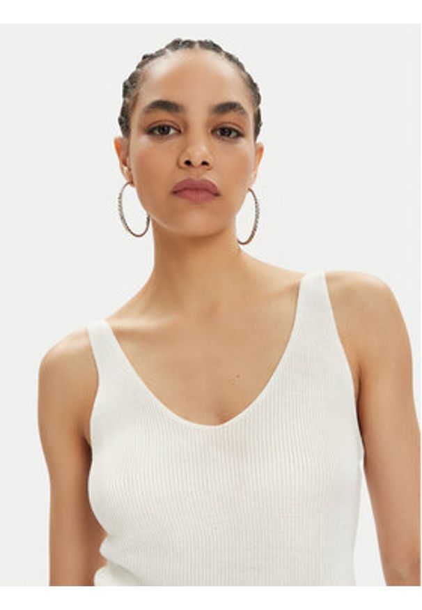 Vero Moda Top New Lex Sun 10281877 Biały Regular Fit. Kolor: biały. Materiał: wiskoza