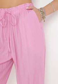 Born2be - Różowe Szerokie Spodnie z Wiskozy Zyona. Okazja: na co dzień. Kolor: różowy. Materiał: wiskoza. Styl: elegancki, casual