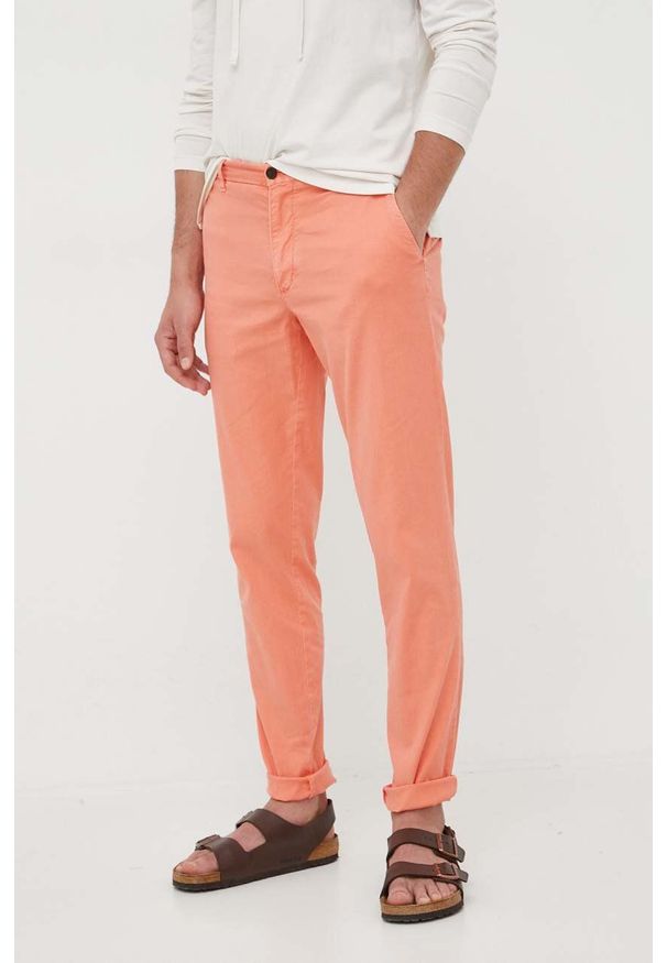 TOMMY HILFIGER - Tommy Hilfiger spodnie z domieszką lnu kolor pomarańczowy w fasonie chinos. Kolor: pomarańczowy. Materiał: len