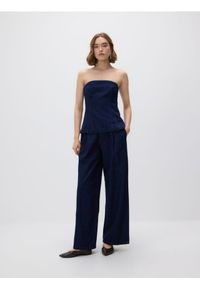 Reserved - Jeansy wide leg z zakładkami - granatowy. Kolor: niebieski #1