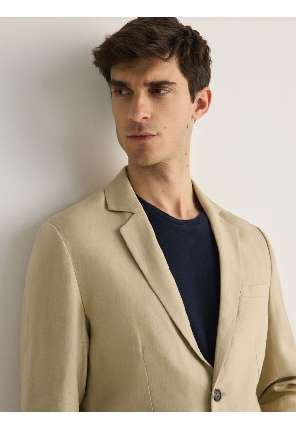 Reserved - Lniana marynarka slim fit - beżowy. Kolor: beżowy. Materiał: len