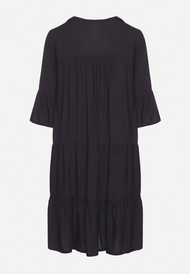 Born2be - Granatowa Rozkloszowana Sukienka z Wiskozy z Falbanami Izleia. Okazja: na co dzień. Kolor: niebieski. Materiał: wiskoza. Styl: elegancki, casual