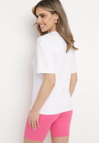 Born2be - Różowo-Biały Komplet z T-shirtem i Szortami Typu Kolarki Tiimavee. Kolor: różowy. Materiał: dzianina #7