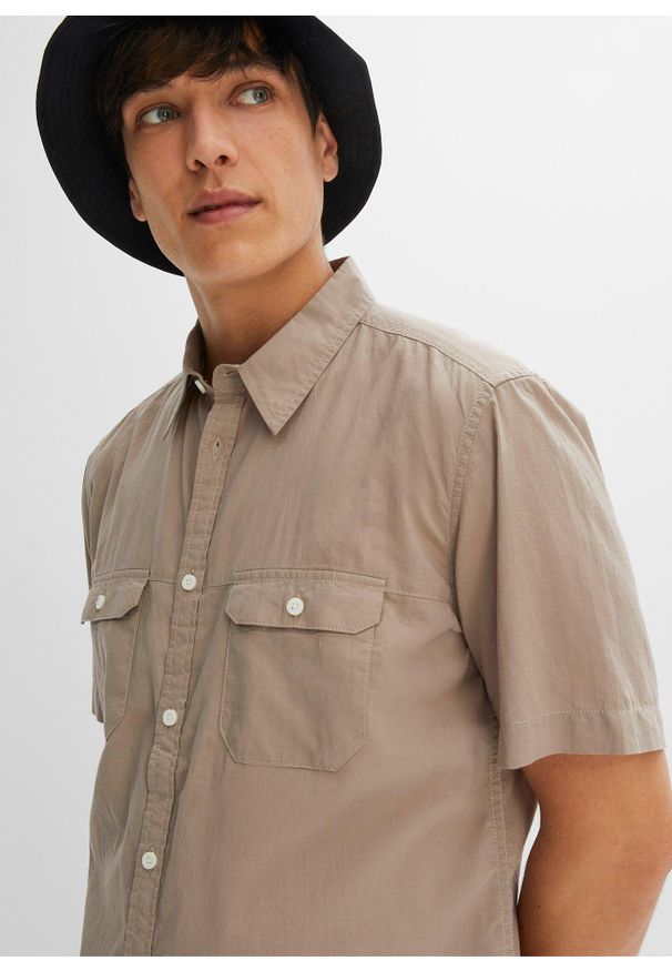 bonprix - Koszulka z krótkim rękawem, z czystej bawełny. Typ kołnierza: kołnierzyk włoski. Kolor: niebieski, brązowy, biały. Materiał: bawełna, materiał. Długość rękawa: krótki rękaw. Długość: krótkie. Sezon: lato