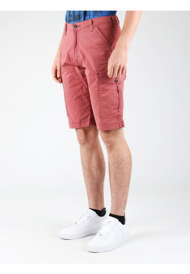 Wrangler - KRÓTKIE SPODENKI WRANGLER CARGO SHORT WINE RED W15CP847X. Długość: krótkie