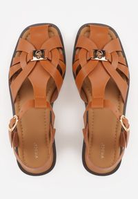 Born2be - Brązowe Sandały VICES z Przeplatanymi Paskami i Elegancką Aplikacją Peticea. Okazja: na co dzień. Zapięcie: pasek. Kolor: brązowy. Materiał: jeans. Wzór: aplikacja. Sezon: lato. Styl: elegancki #7