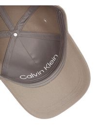 Calvin Klein Czapka z daszkiem Bombed Metal K50K512349 Beżowy. Kolor: beżowy. Materiał: bawełna, materiał