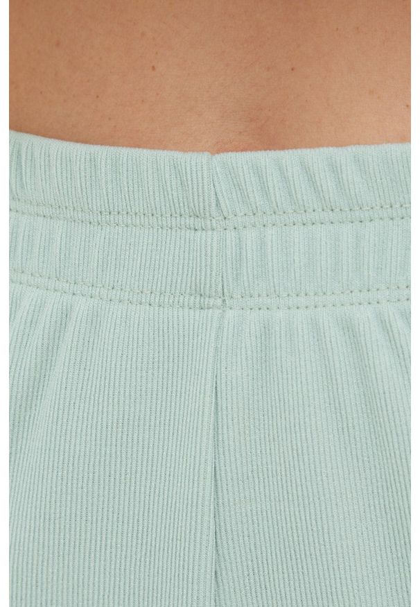 Only Play szorty damskie kolor zielony gładkie high waist. Okazja: na co dzień. Stan: podwyższony. Kolor: zielony. Materiał: dzianina. Wzór: gładki. Styl: casual