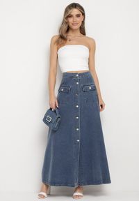 Born2be - Granatowa Trapezowa Spódnica Maxi Bawełniana Jeansowa z Guzikami i Kieszeniami z Klapami Zrissa. Okazja: na co dzień. Kolor: niebieski. Materiał: bawełna, jeans. Styl: casual, elegancki #3