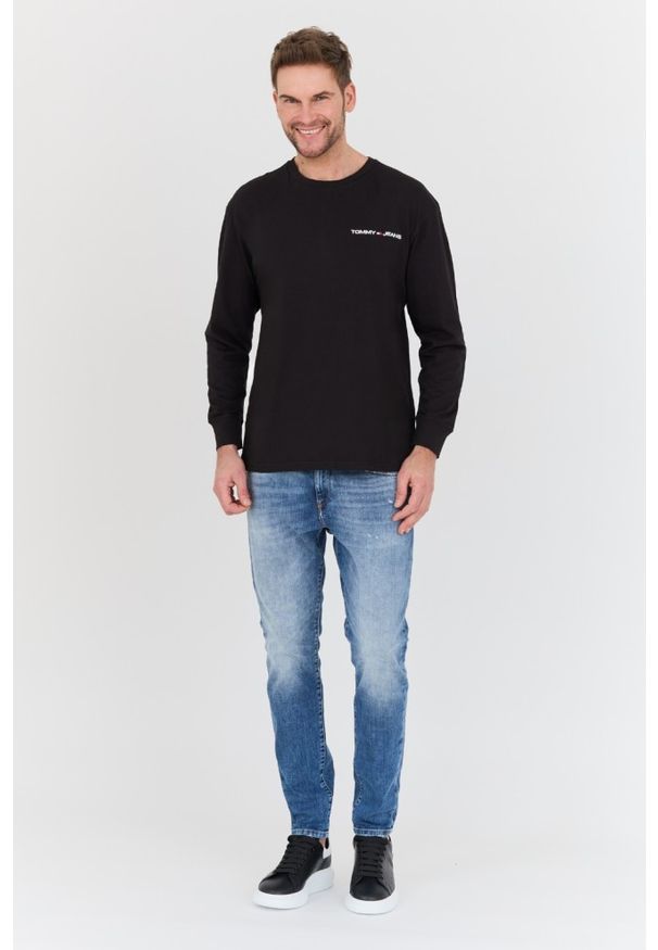 Tommy Jeans - TOMMY JEANS Czarny longsleeve. Kolor: czarny. Długość rękawa: długi rękaw