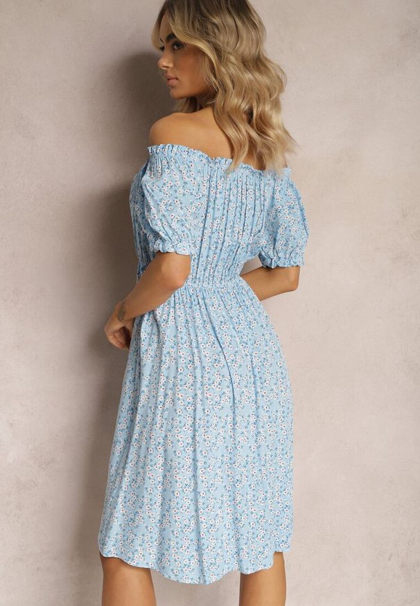 Renee - Niebieska Wiskozowa Sukienka Midi w Kwiatowy Wzór z Hiszpańskim Dekoltem Agirala. Kolor: niebieski. Materiał: wiskoza. Wzór: kwiaty. Długość: midi