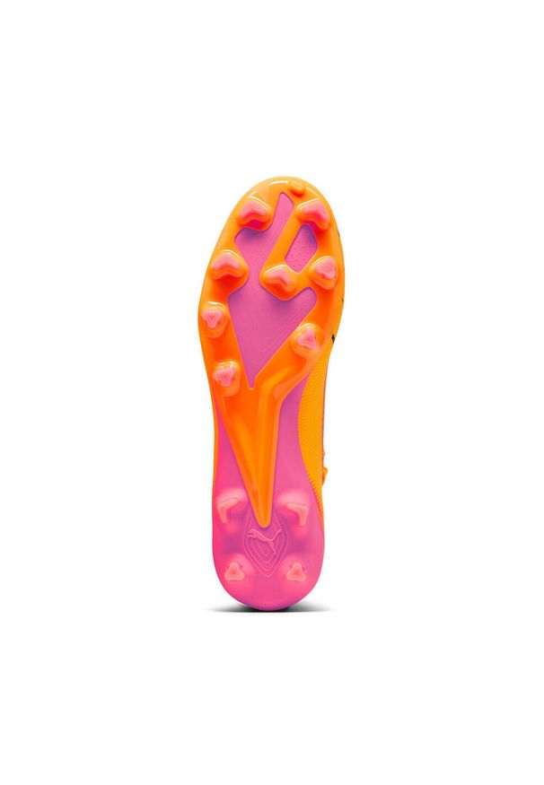 Buty piłkarskie męskie Puma Ultra Match. Zapięcie: bez zapięcia. Kolor: różowy, pomarańczowy, wielokolorowy. Materiał: syntetyk, materiał. Szerokość cholewki: normalna. Sport: piłka nożna