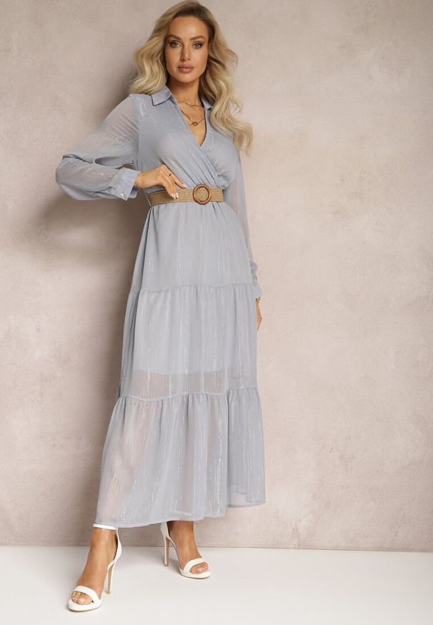 Renee - Jasnoniebieska Sukienka z Kopertowym Dekoltem i Plecionym Paskiem Velo. Kolor: niebieski. Materiał: tkanina. Typ sukienki: kopertowe