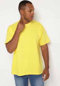 Born2be - Żółta Koszulka T-shirt z Bawełny Fodarella. Okazja: na co dzień. Kolor: żółty. Materiał: bawełna. Wzór: aplikacja. Styl: klasyczny, casual, elegancki #3